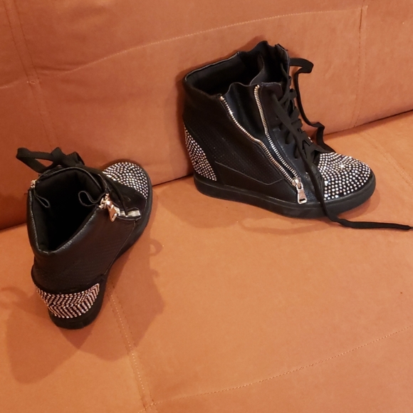 DONATED - Picture 6 of 8